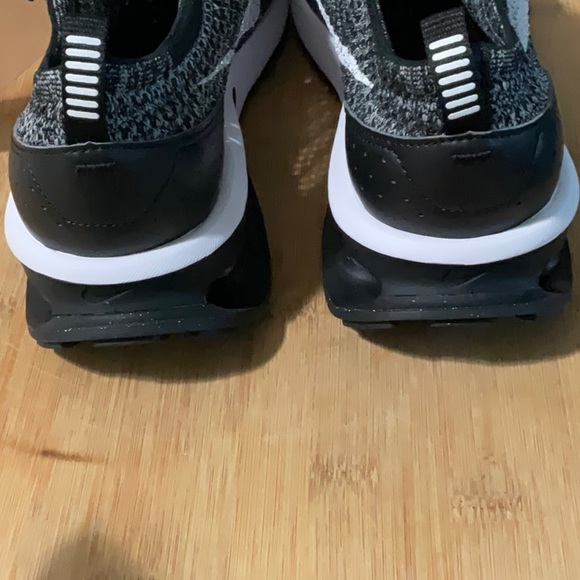 New Without box Air Max Flyknit Racer Sneakers, size 9 black/white